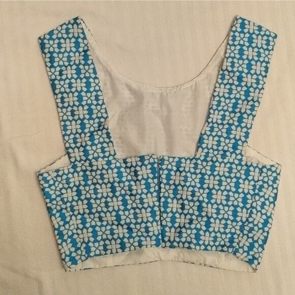DO+BE NWOT blue and white patterned fitted crop top ccs - Picture 3 of 3
